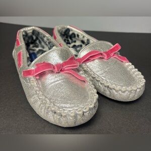 Stride Rite- Silver Girls Moccasins- Size:‎ 11/12, Pre-Owned